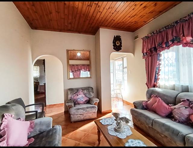 4 BEDROOM HOUSE FOR SALE IN AVOCA